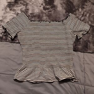 MUST BUNDLE - MODERN AMUSEMENT Black and White Striped Off-Shoulder Top
